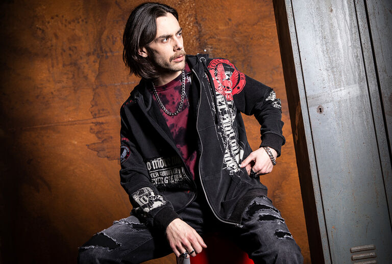 Original Sinner / This isn&rsquo;t about playing it safe. The Original Sinners collection stands for rock (and biker) inspired streetwear: raw, rebellious, and authentic. Dark, washed-out color palettes, used effects, and tattoo aesthetics form a clear design language. Skulls, wings, crosses, and heraldic elements meet vintage-inspired typography, each piece feels like a statement item with strong recognition value.Elaborately executed prints, from front prints to all-over designs, blend with embroidery, patches, and textured surfaces. Lacing, bands, raw edges, and destroyed details add depth and attitude, while tie-dye and acid-wash effects create a distinctive patina. The silhouettes are proven and precisely cut: fitted T-shirts and longsleeves, along with layering pieces like hoodies, zip jackets, and vests. For women, tailored with subtle feminine accents; for men, masculine and body-defining. Classic fits, refined for a modern edge.Original Sinners is rockwear with character, uncompromising in style, high-quality in execution, and far removed from short-lived trends. For those who don&rsquo;t need to explain their look, they wear it. Timeless rock styles, reinterpreted for today and made for the street. Original Sinners : made for the unapologetic. / Objavte teraz!