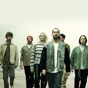 Linkin Park s&uacute; nepopierateľne jednou z najvplyvnej&scaron;&iacute;ch rockov&yacute;ch skup&iacute;n v&scaron;etk&yacute;ch čias s nespočetn&yacute;mi nezabudnuteľn&yacute;mi hitmi, ktor&eacute; formovali hudobn&uacute; sc&eacute;nu.Teraz, sedem rokov po ich poslednom albume a srdcerv&uacute;cej strate Chestera Benningtona, s&uacute; sp&auml;ť s nov&yacute;m albumom: From ZeroNepreme&scaron;kajte tento moment &ndash; ​​pozrite si nov&yacute; album a objavujte najnov&scaron;&iacute; merch!
